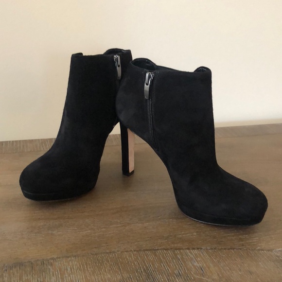 LIKE NEW {Via Spiga} Blinda Suede Black Booties. Size 6.5. - Picture 3 of 8